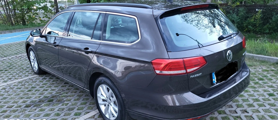 Volkswagen Passat cena 36000 przebieg: 403000, rok produkcji 2015 z Wrocław małe 79
